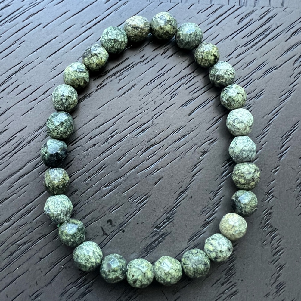 Faceted Serpentine Jade bracelet 8mm